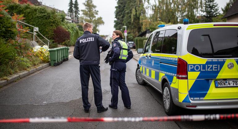 Saját örökbefogadott fia késelhette meg a német polgármestert