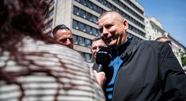 Ellenpont: Ruszin-Szendi Romulusz arra kéri az időseket, hogy a fiatalok kedve szerint szavazzanak a Tiszára