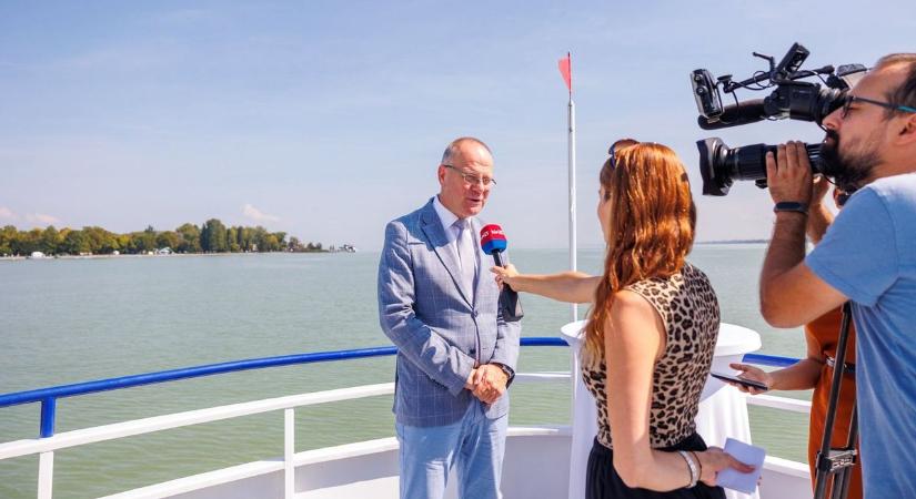 Navracsics Tibort teszik felelőssé a Balaton alacsony vízszintje miatt – a miniszter szerint ő nem esőisten