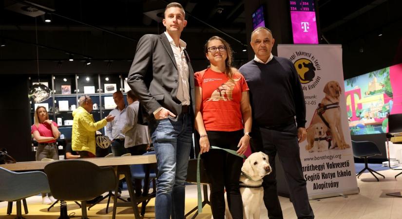 KÉZEN FOGVA A BARÁTHEGYIEKKEL – ÉRZÉKENYÍTŐ HÉT A MAGYAR TELEKOM MISKOLC PLÁZÁBAN TALÁLHATÓ ÜZLETÉBEN