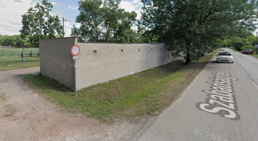 Sok a szabálytalan autós a városi stadion mögött