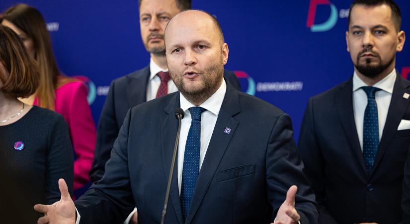 Naď azt várja, hogy a Smer Kaliňák ellen is feljelentést tesz az Ukrajnának nyújtott segítség miatt
