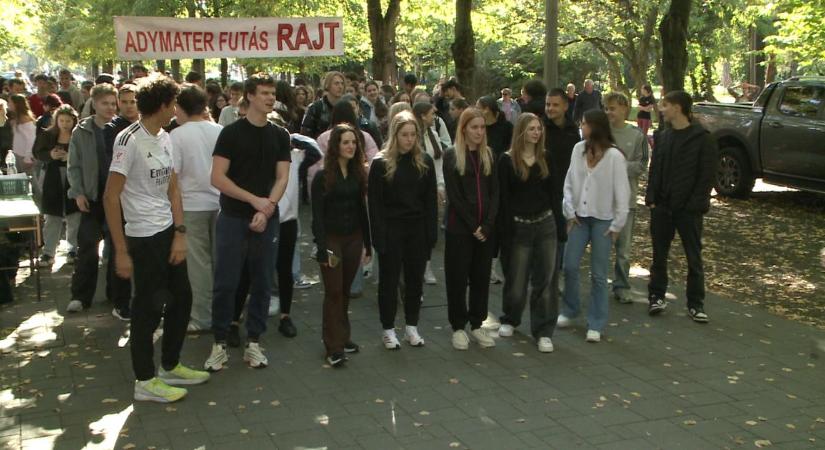 Ezúttal nem a színpad hozta össze őket: régi és új adysok futottak együtt a Nagyerdőn