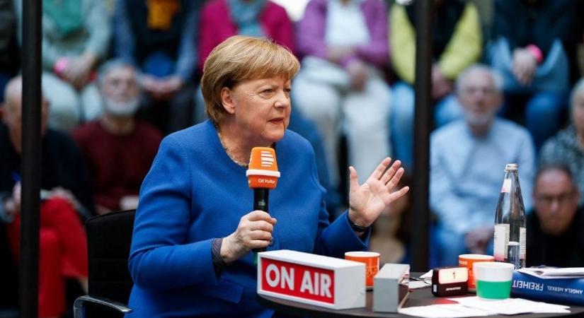 Éles bírálatot kapott a volt kancellár: épp Merkel politikája ágyazott meg a háborúnak