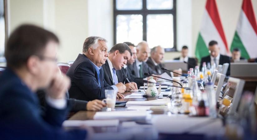 Orbán Viktor a maratoni kormányülésről jelentkezett