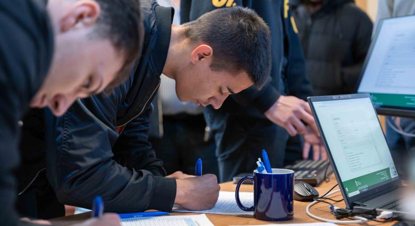 Vállalkozásismereti roadshow állomása volt a DSZC