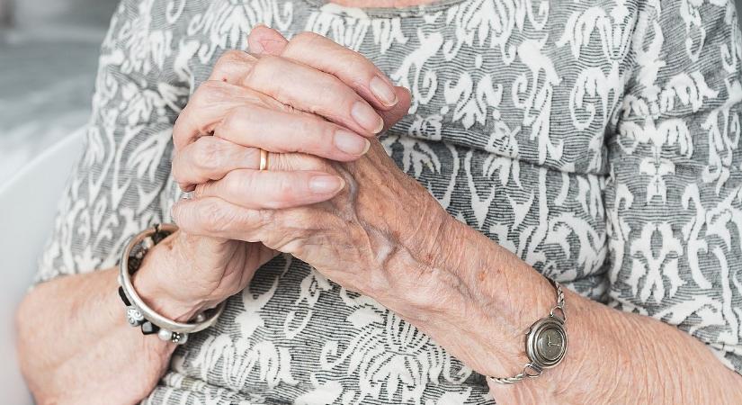 Csak szeptemberben több mint ezermilliárdot költöttünk nyugdíjasokra – de tényleg, hol van az a pénz?