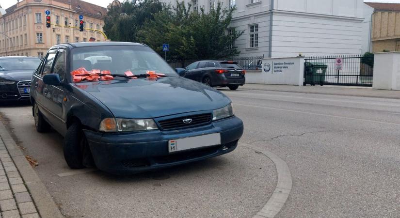 Kiderítettük – ez lesz a várkörúti roncsautó sorsa