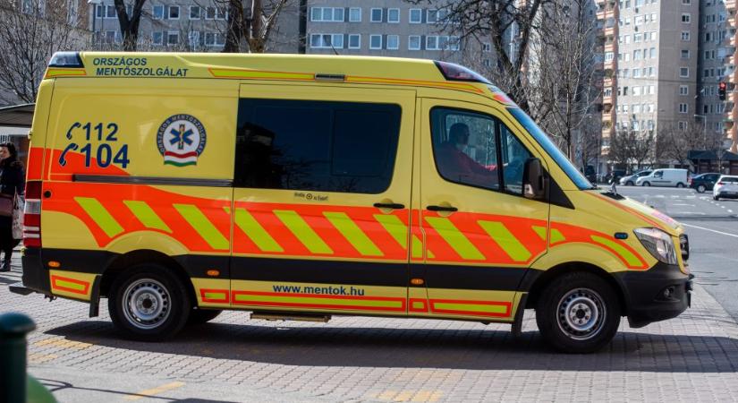 Kirúgtak egy mentőst, aki brutálisan bántalmazott egy férfit Hevesben
