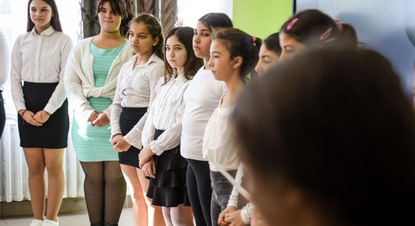 Ha korgó gyomorral megy is iskolába a diák, akkor sem engedik el a kezét Csépán