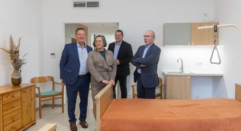 Új részleget adtak át az Életöröm Idősek Otthona és Nyugdíjasházban ( galéria)