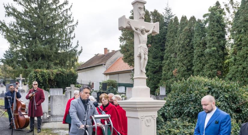 Latorcai Csaba: A kereszt erejére ma is szükség van