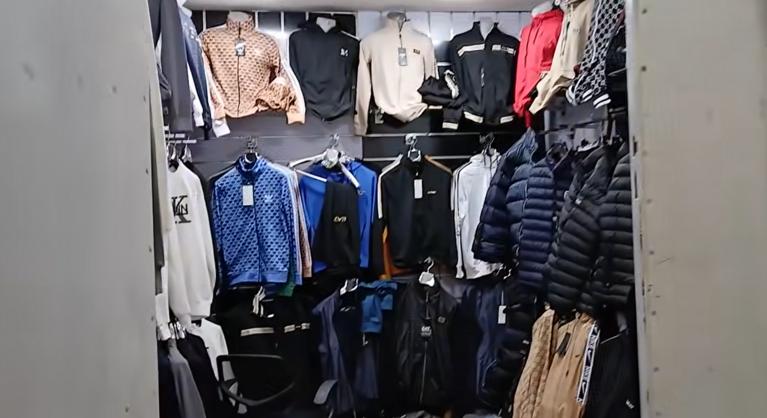 Vészcsengővel jelezték egymásnak a Golgota úti piacon az árusok, ha pénzügyőrt láttak