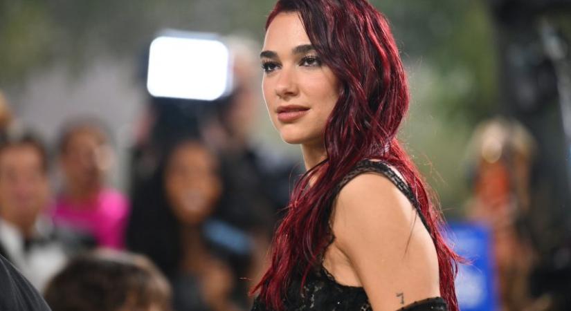 Dua Lipa könyves podcastjében járt a magyar származású Booker-jelölt