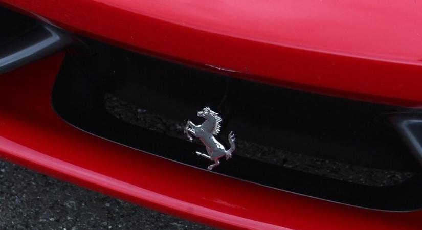 Úgy használják ezt a Ferrarit, mintha egy Suzuki lenne