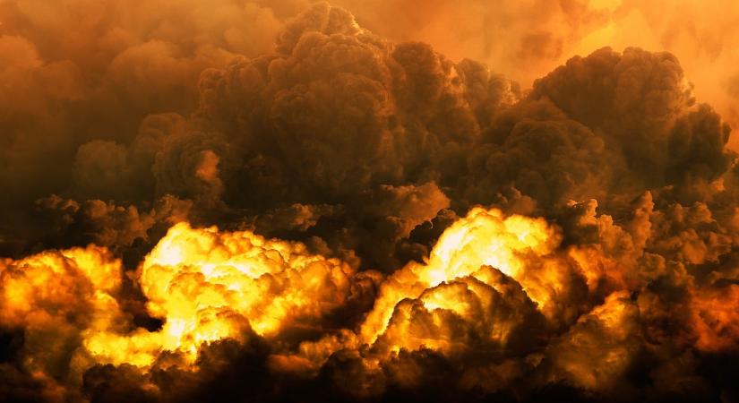 Brutális vérfürdő: két bombát dobott le a hadsereg a békés tüntetőkre