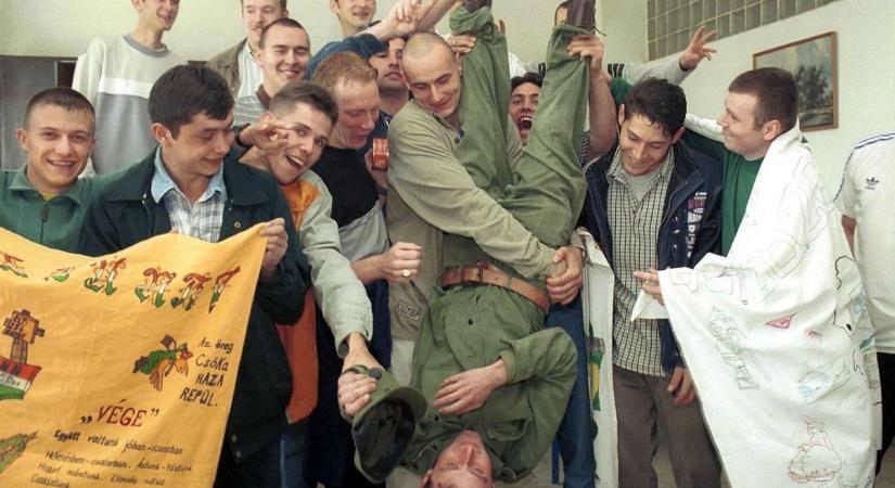 Jöhet a sorkatonaság? 20 éve azt gondolták, végleg vége a hadkötelezettségnek