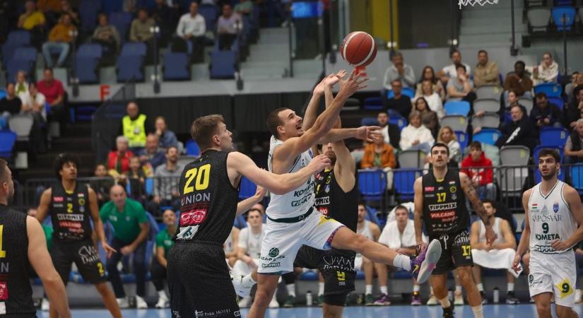 Kiélezett csatát vesztettek a kaposvári kosárlabdázók az ezüstérmes ellen