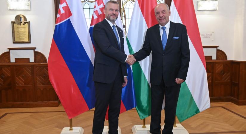 Sulyok Tamás: a szlovák határ összeköt