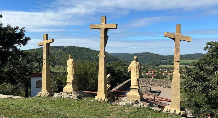 Márianosztra Kálvária-dombja – barokk örökség a Börzsöny lábánál