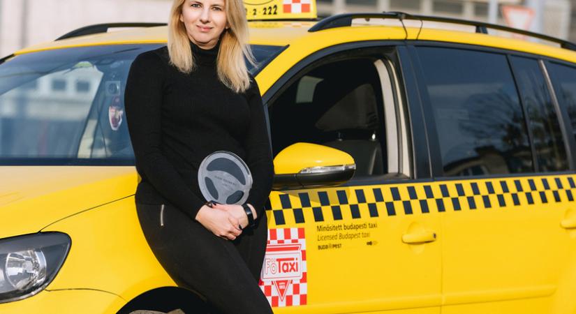 Háromgyermekes édesanya lett az év taxisofőrje – Váradi Zsuzsanna öt éve választotta a szakmát