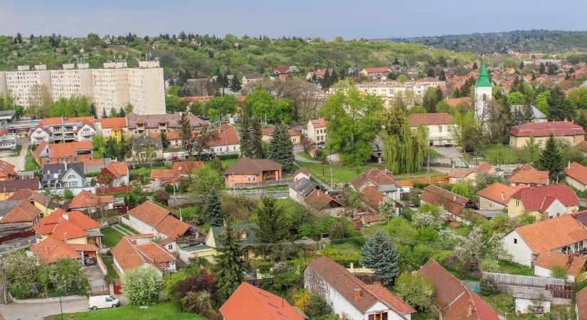 Pont egy gyermekotthon mellé sikerült áthelyezni a szexmunkások türelmi zónáját a fideszeseknek Miskolcon