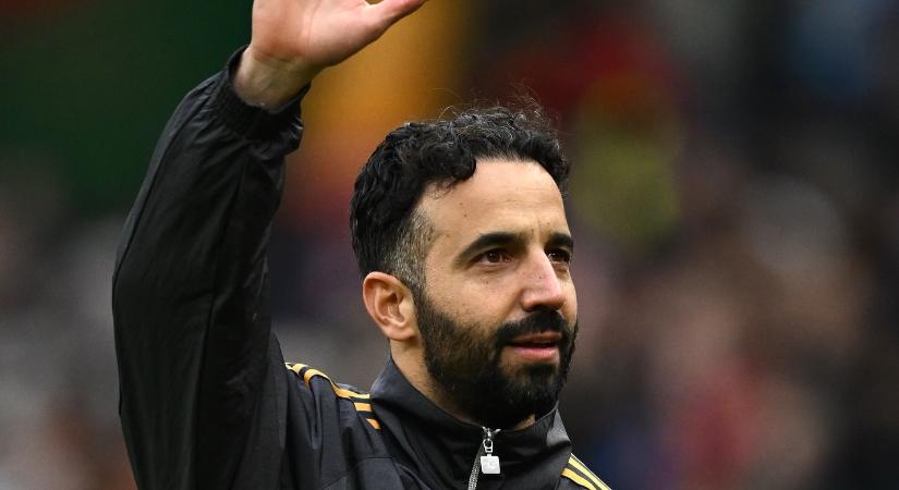 Váratlan bejelentés, ez a szakember lesz három évig a Manchester United edzője