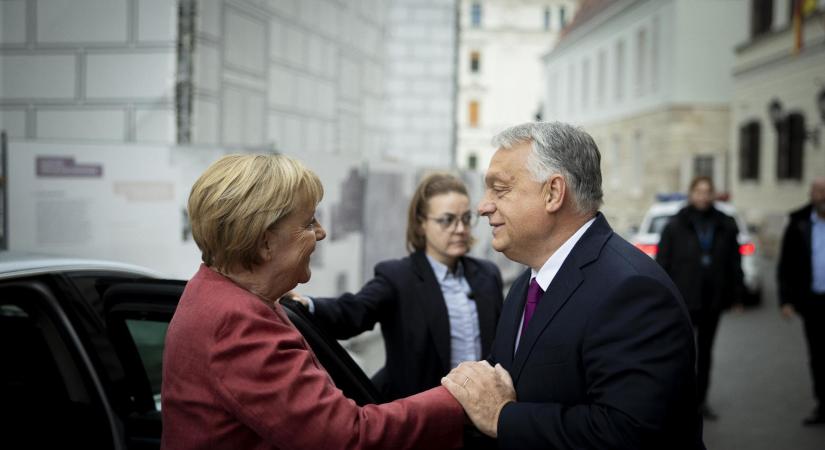 Bajban Angela Merkel budapesti könyvbemutatója után, mert felült Putyin provokációinak