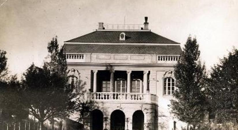 A Györgyi-villa csendjét egy zongora kísérti – A kúria, amelynek gazdája villamos alatt végezte
