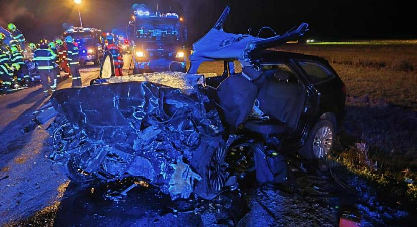 TRAGÉDIA: Hat áldozatot követelő autóbaleset történt, egy gyermek is meghalt (FOTÓK)