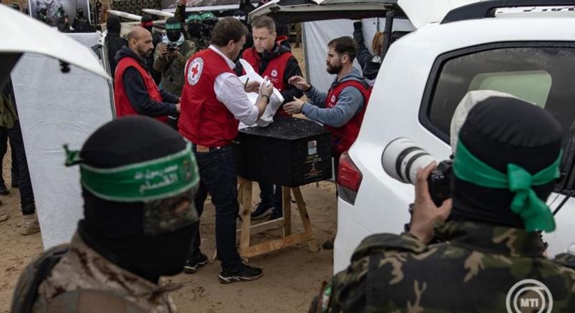 Aláírta a túszmegállapodást Izrael és a Hamász iszlamista terrorszervezet – 734 nap után szabadulhatnak az elrabolt civilek