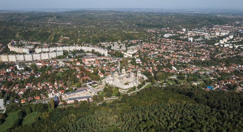 Gyermekotthon közelébe helyezték át a szexmunkások türelmi zónáját Miskolcon