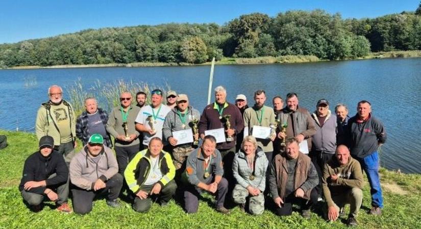 A hideg se vette kedvüket - szövetségi tisztségviselők versenye Döröskén