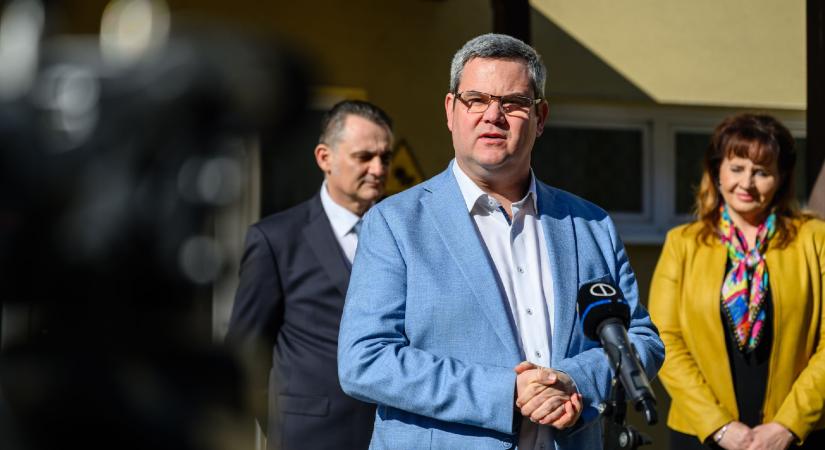 Hadházy szerint több hétig nem működött a veszprémi kórházban a röntgen