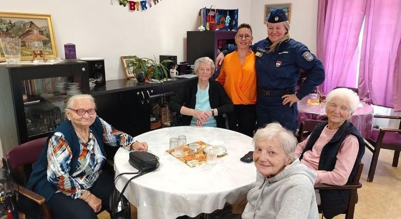 Előadások, játékok és kávéházi hangulat a Balfi úti Idősek Otthonában