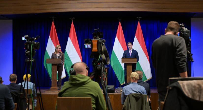 Kormányinfó élőben a HírTV-n  videó