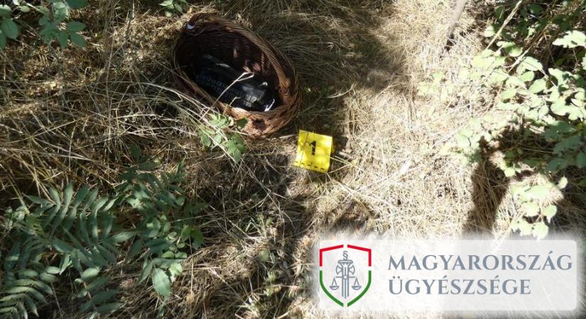 Magával vitte az „ajándék-kosarat”