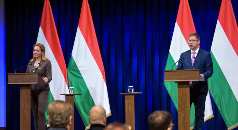 ÉLŐ: Kormányinfó – Gulyás Gergely és Vitályos Eszter sajtótájékoztatót tart