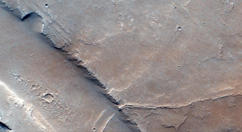 Orkán erejű szél hajtja a Mars porördögeit