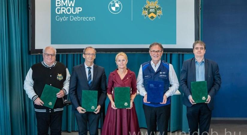A BMW vonzó karriert kínál a Debreceni Egyetem hallgatóinak