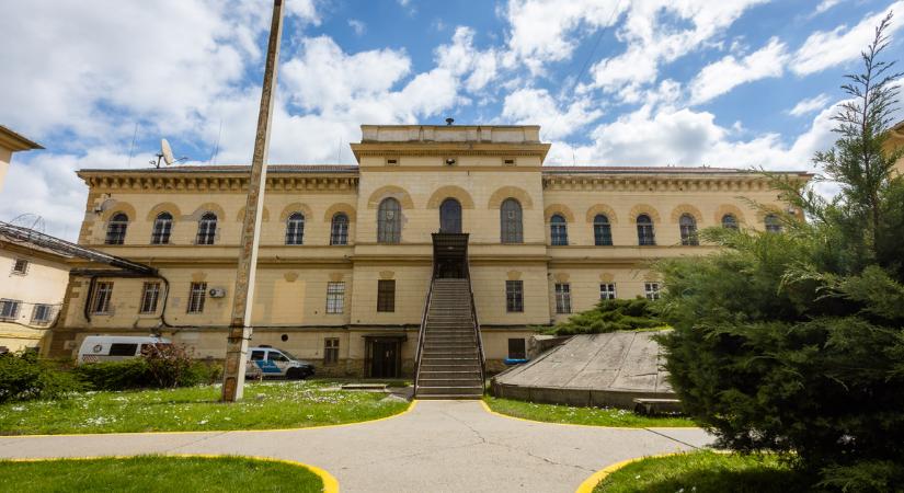 Ittasan mászott be egy férfi a szegedi Csillagbörtönbe, 150 ezer forint kárt okozott