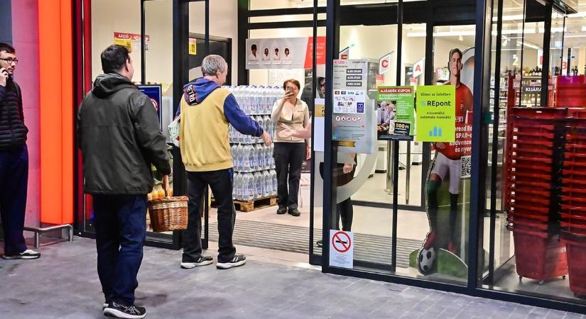 Csütörtökön újranyitott a kőszegiek kedvelt áruháza - fotók