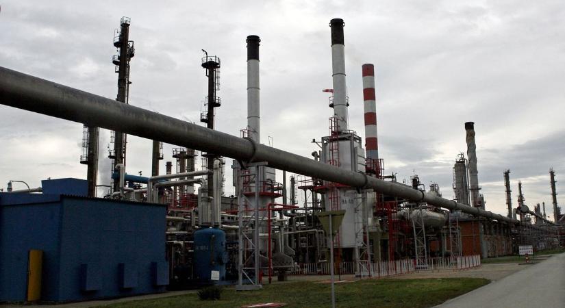 Óriási bajba került Szerbia: életbe léptek az ország egyetlen olajfinomítója elleni szankciók – ez az egész térség energiaellátását felboríthatja