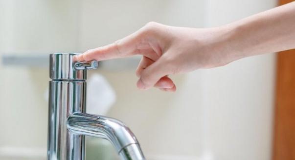Házi vízmű vagy szivattyú áramláskapcsolóval: melyik az előnyösebb választás?