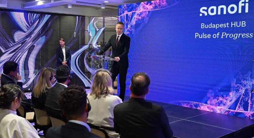 Szijjártó: ötszáz fővel bővíti munkavállalói létszámát a Sanofi Budapesten