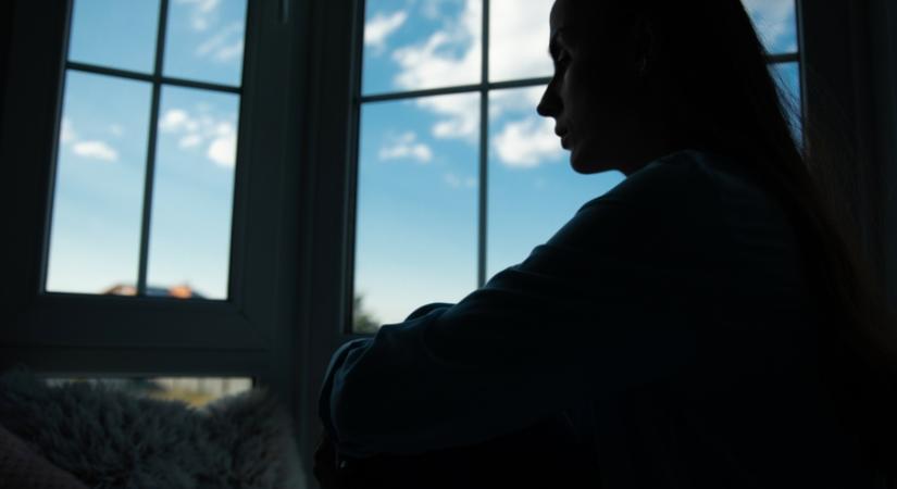 A közösségi média igazi veszélye: magány, AI-szerelem, empátia hiány