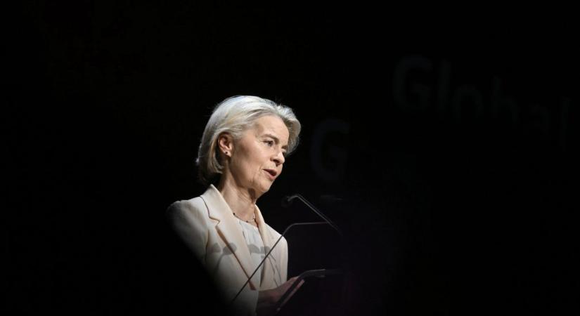 Ursula von der Leyent nem buktatta meg a parlament