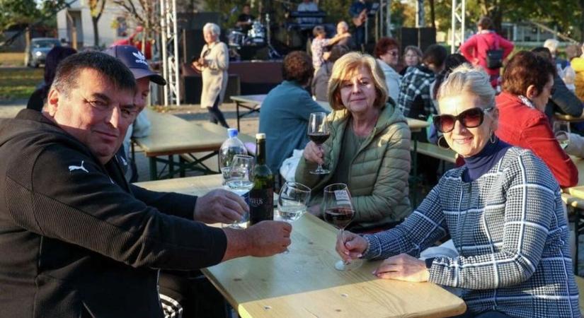 Bor, Beatles, buli: így pezseg az Algyői Borfesztivál a hétvégén
