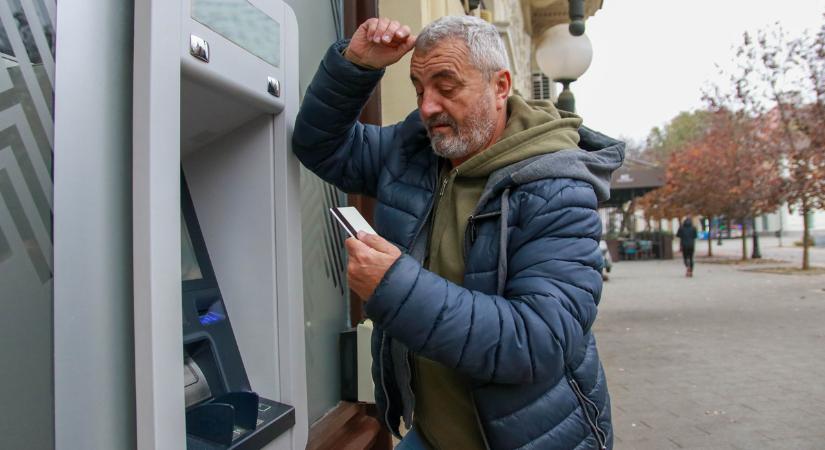 Leállások jönnek az ország egyik legnagyobb bankjánál, utalni és online vásárolni sem tudsz majd