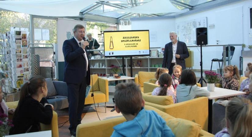 Gyerekkönyv-bemutatót tartottak a Karakterben